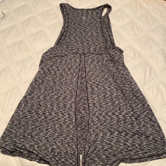 Lululemon Tank in excellent used condition - Picture 3 of 4